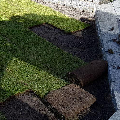 Grasveldje aanleggen met graszoden